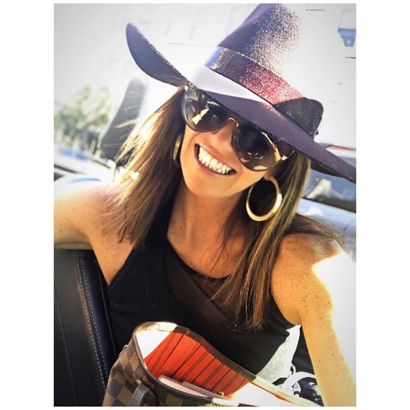 Meet your Posher, Allison - Picture 1 of 1